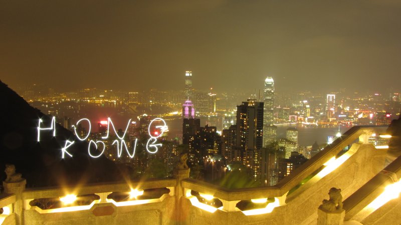 Miasto podpisane (latarką i długim czasem)